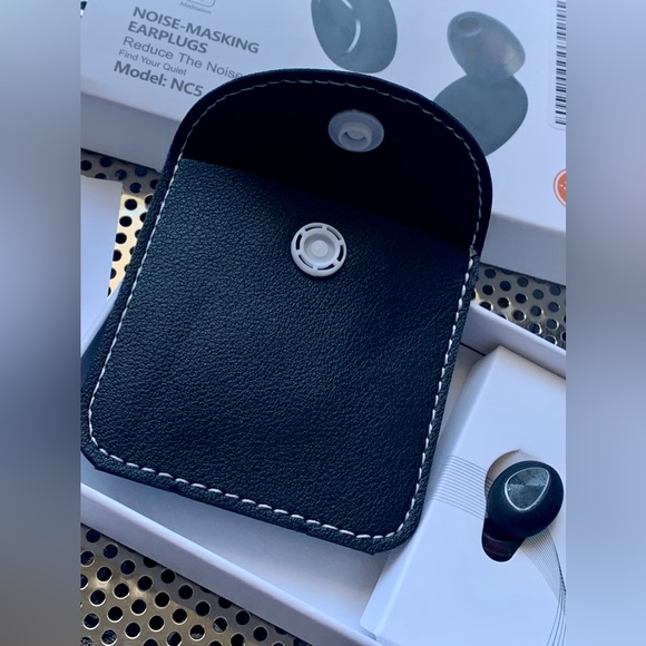 NEW Reusable Ear Plugs Sleeping Noise Cancelling Silicone 8 Ear Tips in XS/X/M/L - Picture 13 of 13